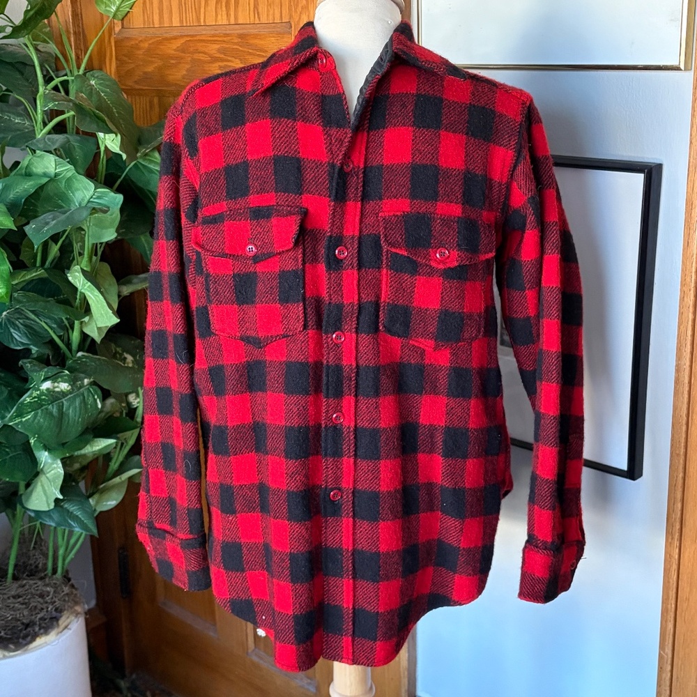 Woolrich Shacket Mens M Red Black Buffalo Plaid Hunting Shirt Jacket Vintage 90s